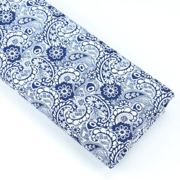 Tela-de-algodon-japones-azul-motivos-de-flores