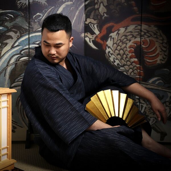 Kimono azul tradicional de hombre