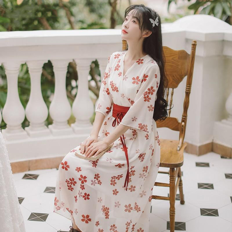 Vestido blanco japonés de flores rojas 1