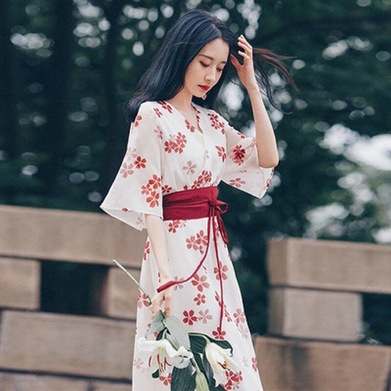 Vestido blanco japonés de flores rojas 4