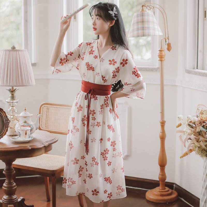 Vestido-blanco-japones-de-flores-rojas